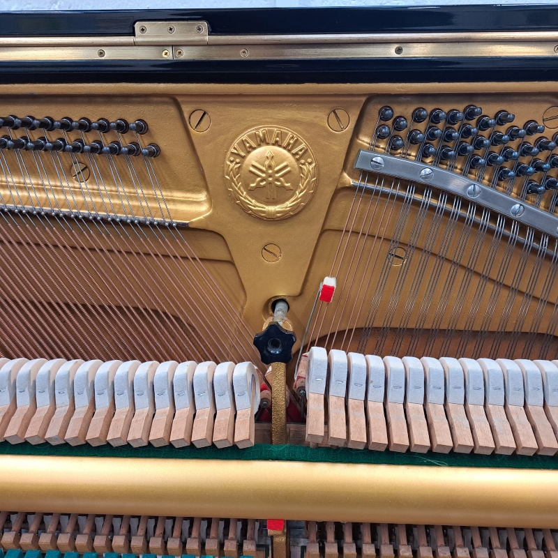 Yamaha U3H upright Piano in black polyester – Gallery image – Roberts Pianos Oxford