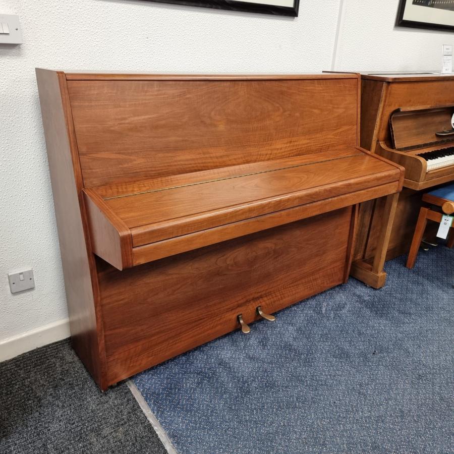 Young Chang G175 grand Piano in bright mahogany – Featured image – Roberts Pianos Oxford