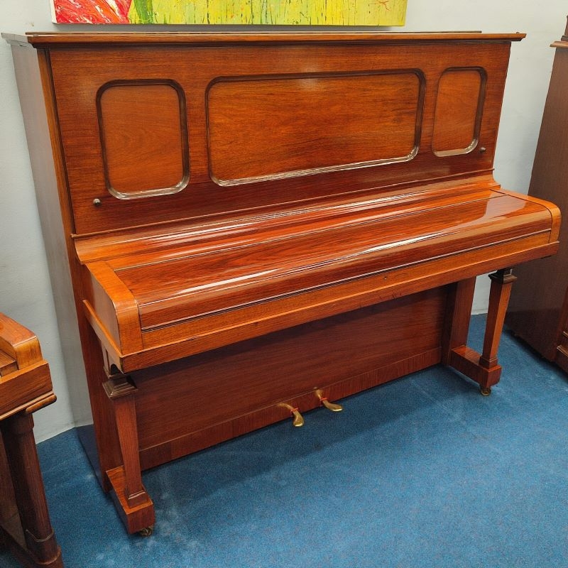Steinway K