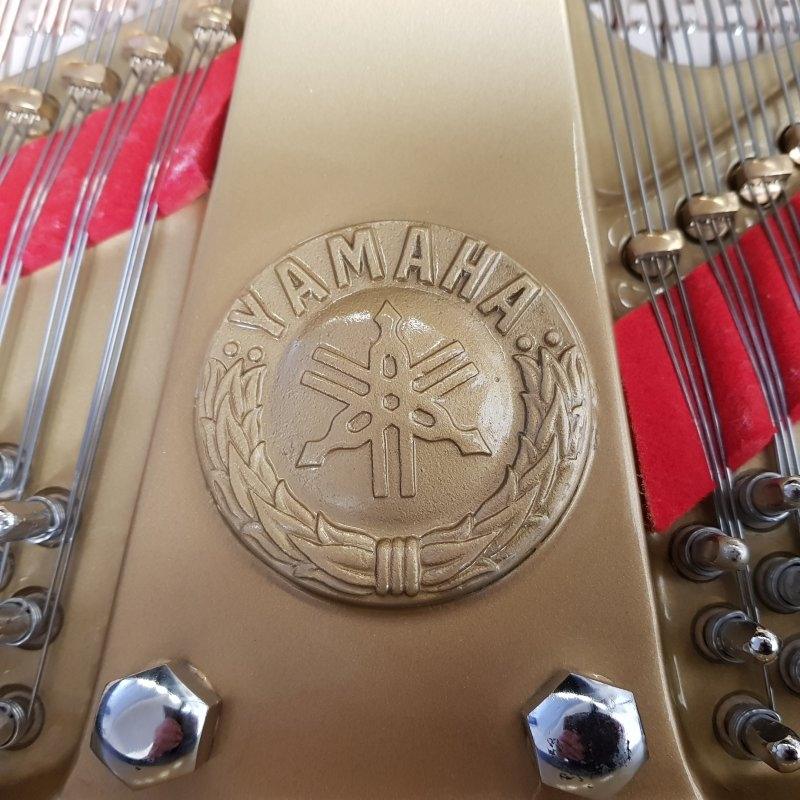 Yamaha CF concert grand Piano in bright black – Gallery image – Roberts Pianos Oxford