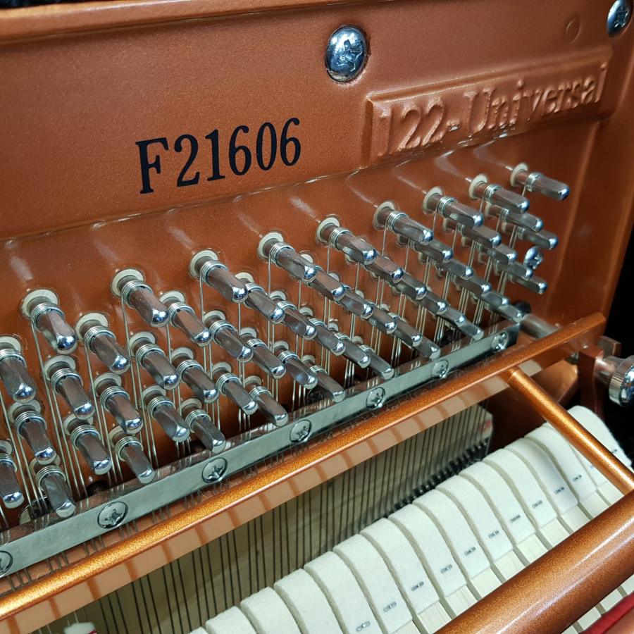 Feurich 122 Silent System upright Piano in bright black – Gallery image – Roberts Pianos Oxford