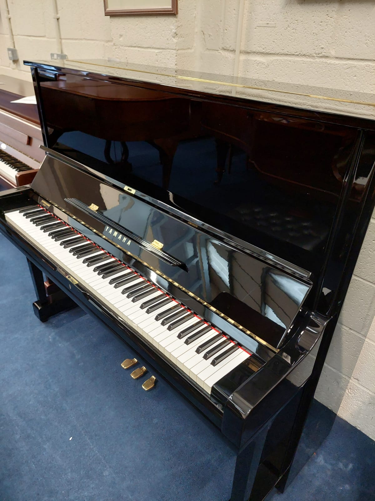 Yamaha U3G upright Piano in Black – Gallery image – Roberts Pianos Oxford
