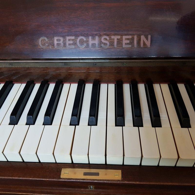 Bechstein 8 upright Piano in mahogany – Gallery image – Roberts Pianos Oxford