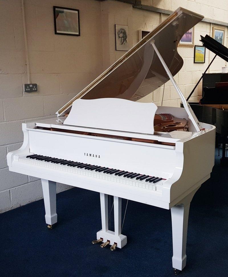 Yamaha C3 grand Piano in white polyester – Gallery image – Roberts Pianos Oxford