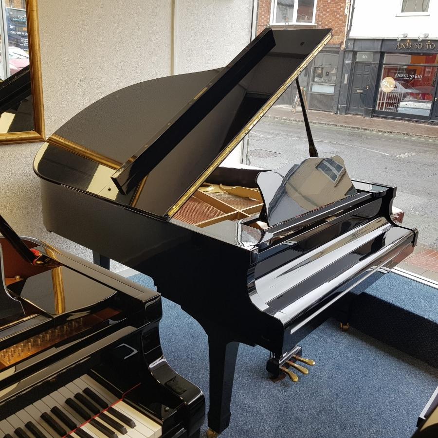 Yamaha C3 grand Piano in black – Gallery image – Roberts Pianos Oxford