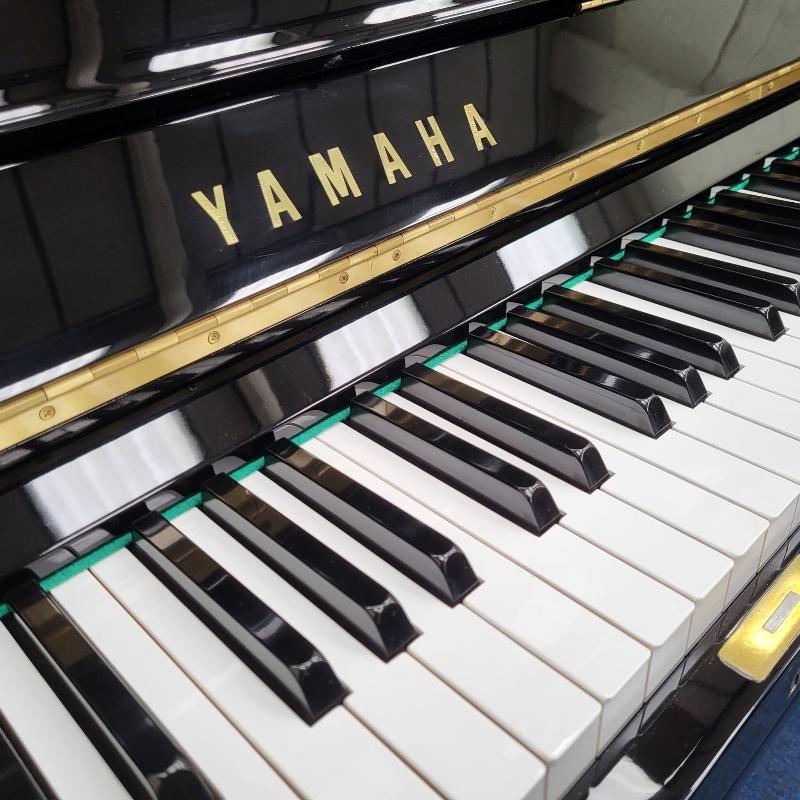 Yamaha U3G upright Piano in black polyester – Gallery image – Roberts Pianos Oxford