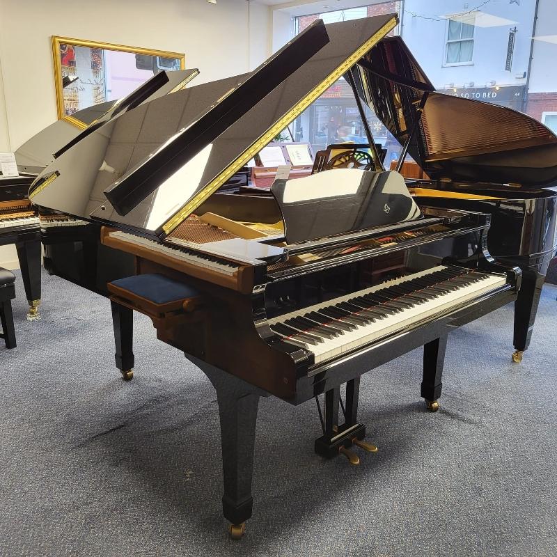 Yamaha G3E grand Piano in Black Polyester – Gallery image – Roberts Pianos Oxford