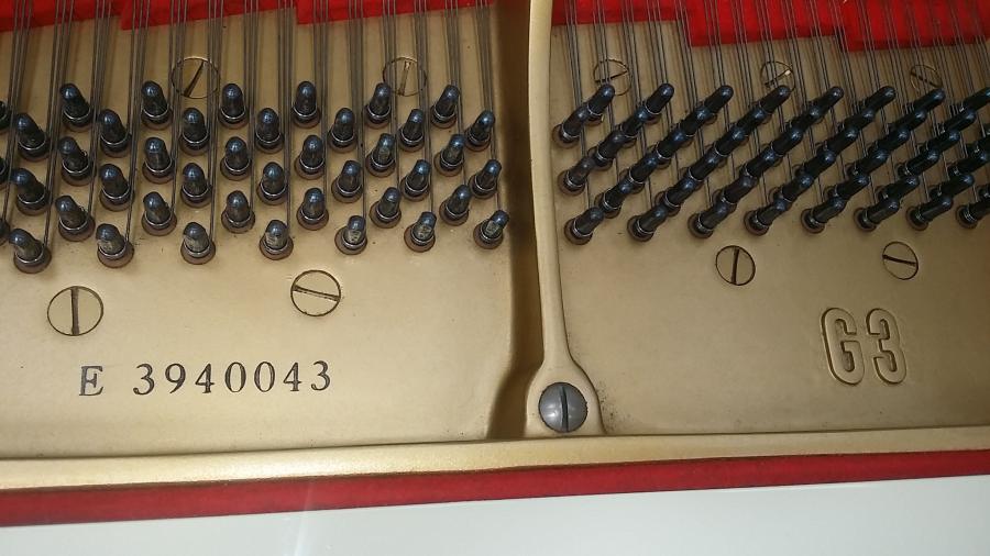 Yamaha G3E grand Piano in ivory/cream – Gallery image – Roberts Pianos Oxford