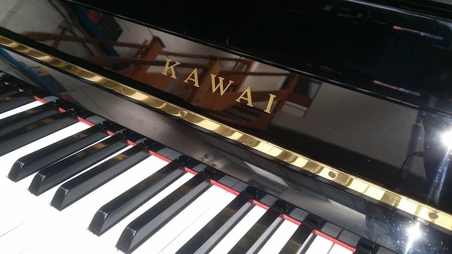 Kawai HA20 upright Piano in gloss black – Gallery image – Roberts Pianos Oxford