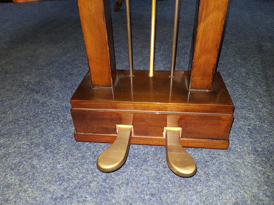 Bluthner Style IV grand Piano in mahogany – Gallery image – Roberts Pianos Oxford