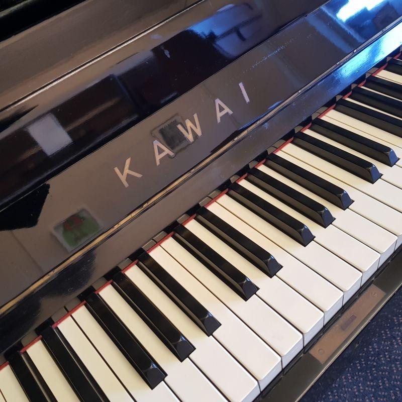 Kawai K8 upright Piano in Bright black – Gallery image – Roberts Pianos Oxford