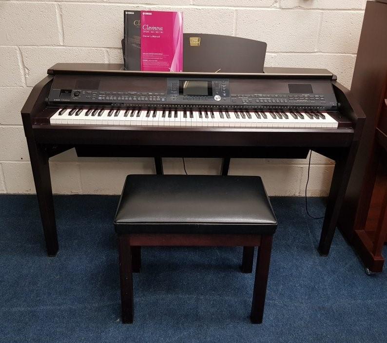 Yamaha Clavinova CVP 505 digital Piano in black – Gallery image – Roberts Pianos Oxford