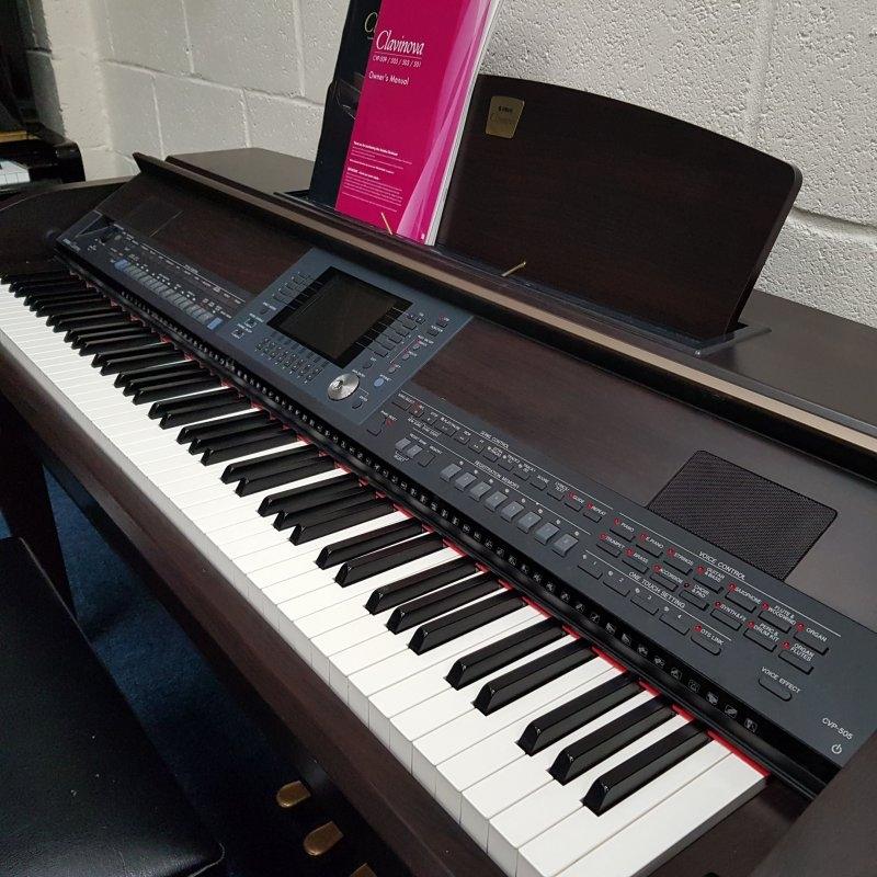 Yamaha Clavinova CVP 505 digital Piano in black – Gallery image – Roberts Pianos Oxford