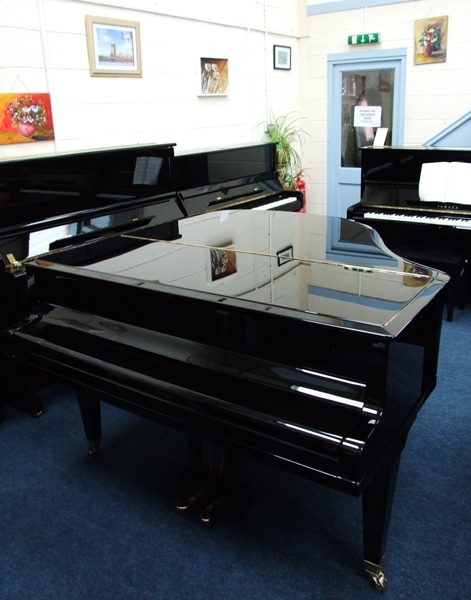 Bluthner Style IV grand Piano in bright black – Gallery image – Roberts Pianos Oxford