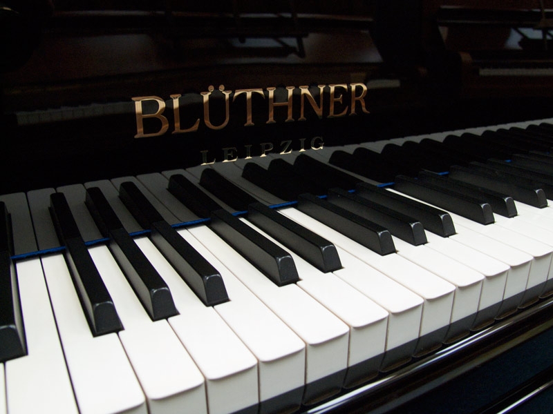 Bluthner Style IV grand Piano in bright black – Gallery image – Roberts Pianos Oxford