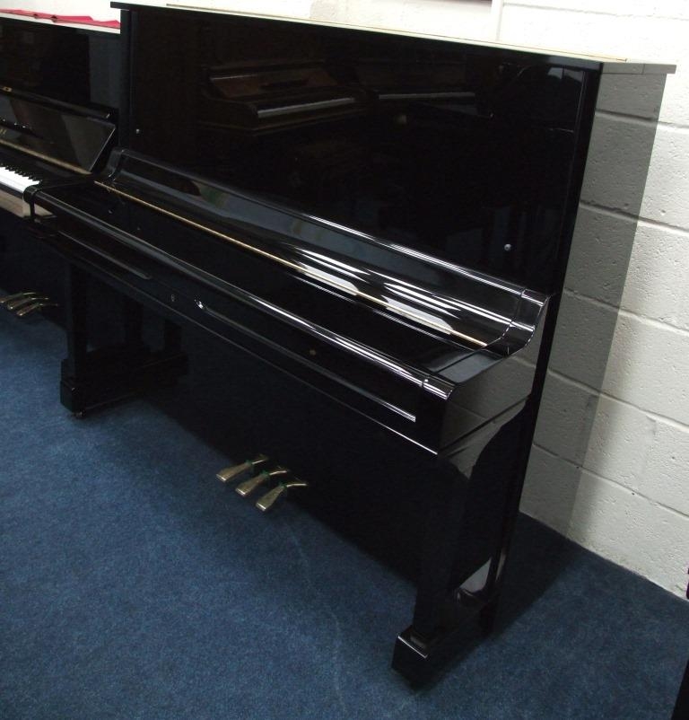 Yamaha U3H upright Piano in black – Gallery image – Roberts Pianos Oxford