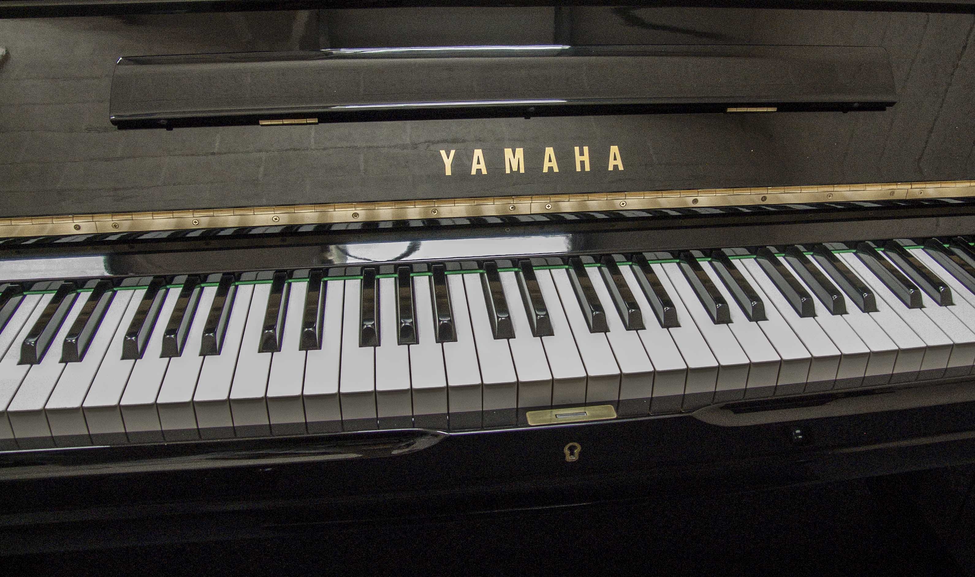 Yamaha U3H upright Piano in black – Gallery image – Roberts Pianos Oxford
