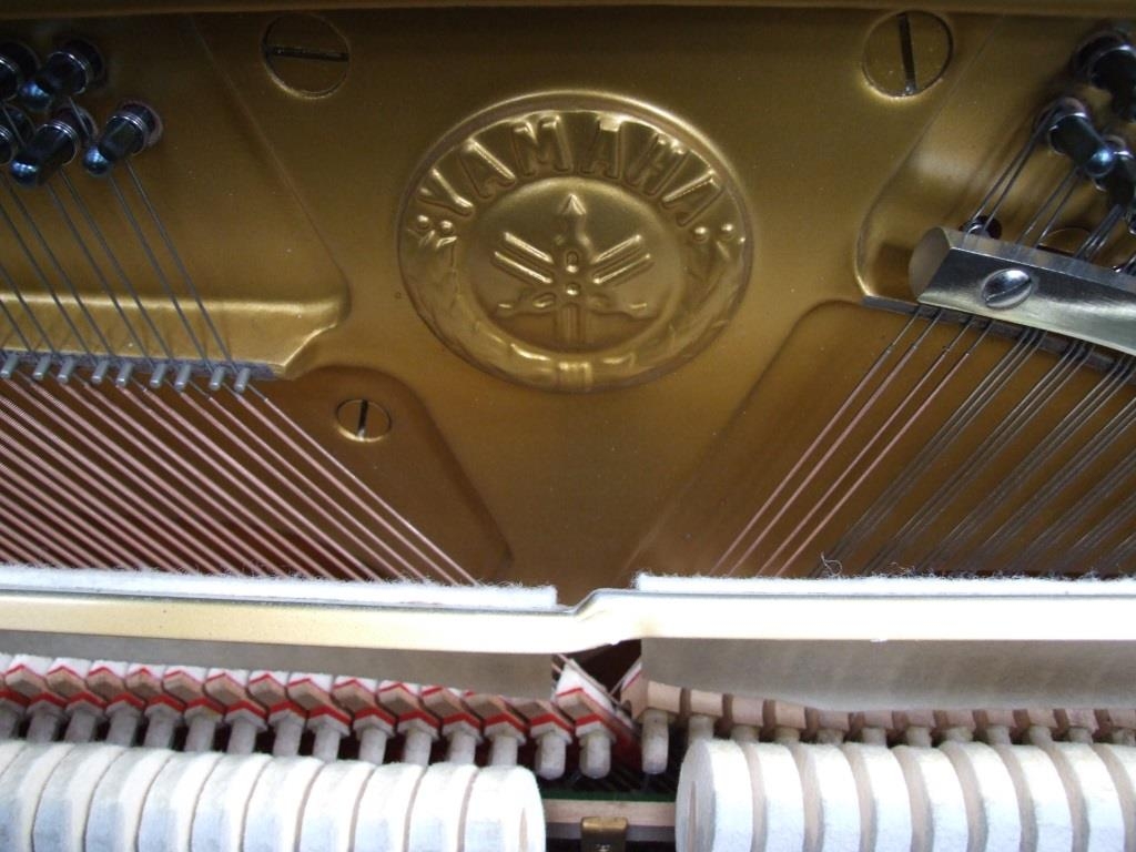 Yamaha U1H upright Piano in black – Gallery image – Roberts Pianos Oxford