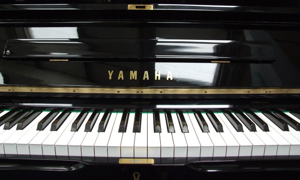 Yamaha U1H upright Piano in black – Gallery image – Roberts Pianos Oxford