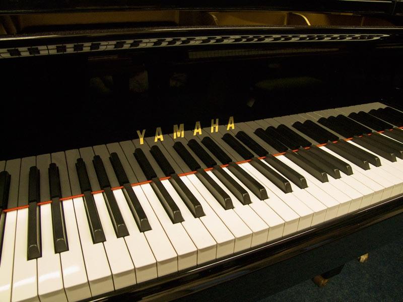 Yamaha G1RE grand Piano in black – Gallery image – Roberts Pianos Oxford