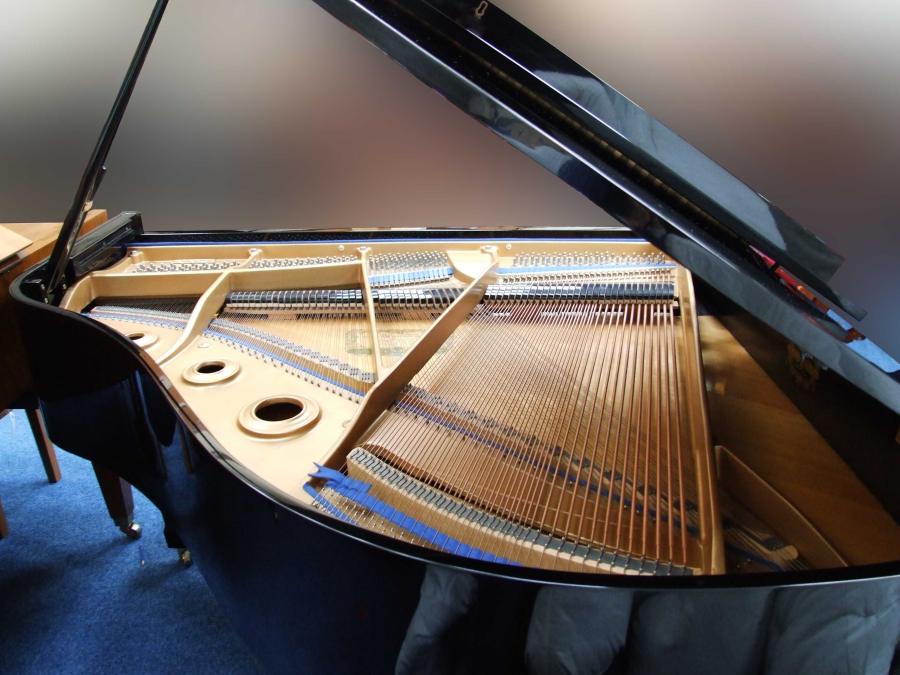 Kawai KG-1C grand Piano in black polyester – Gallery image – Roberts Pianos Oxford