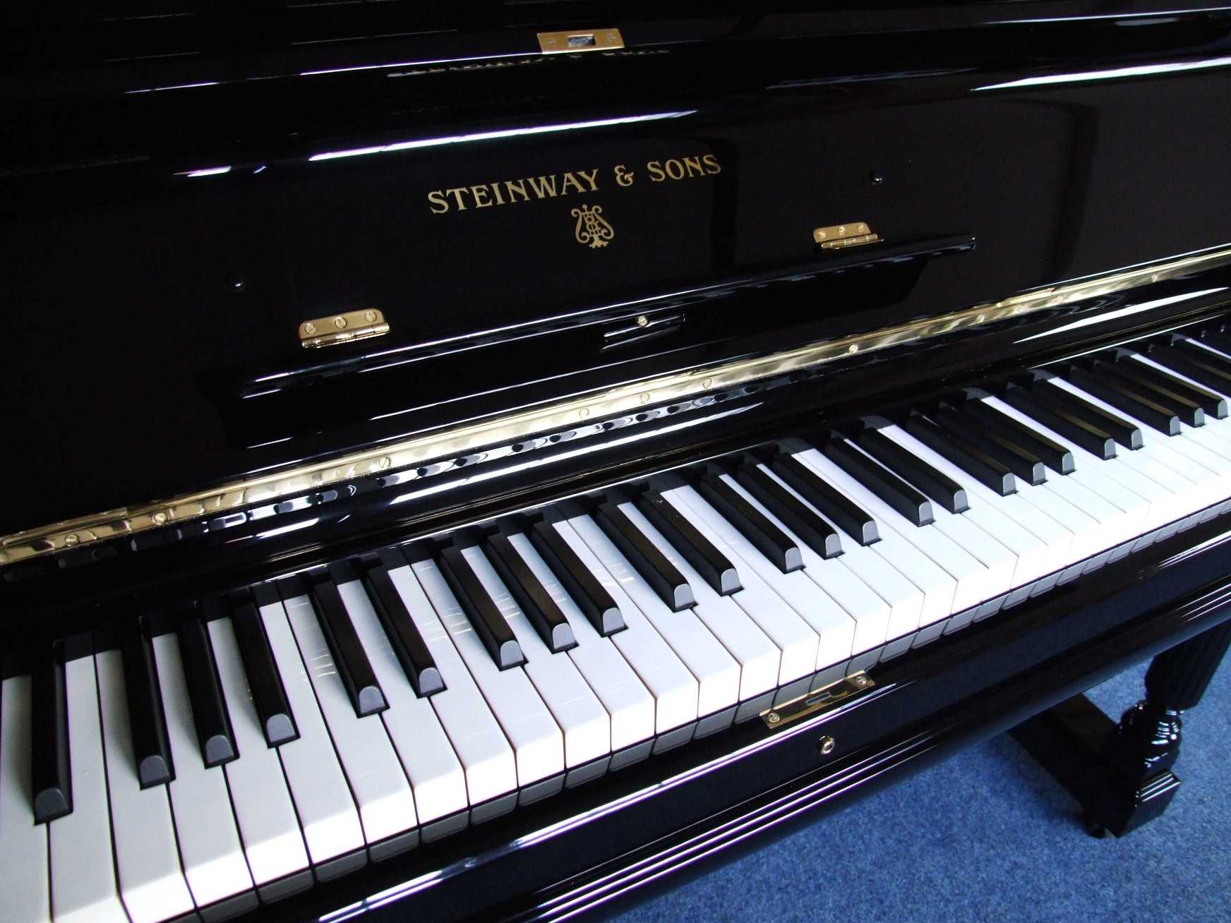 Steinway E