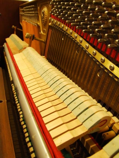 Welmar upright Piano in rosewood – Gallery image – Roberts Pianos Oxford