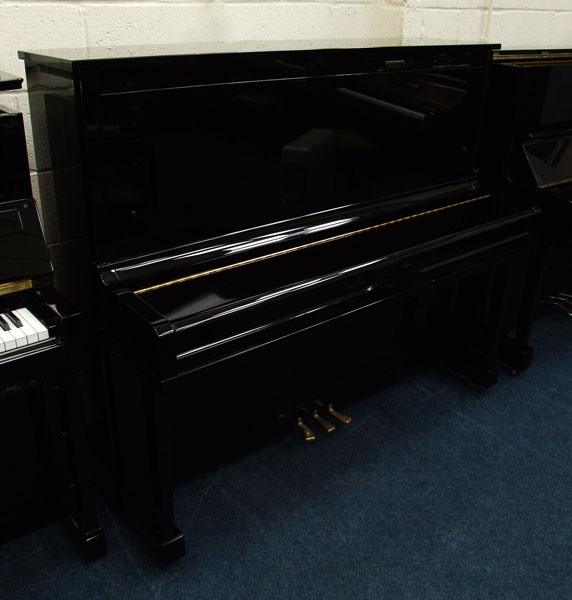 Yamaha MX101R upright Piano in bright black – Gallery image – Roberts Pianos Oxford