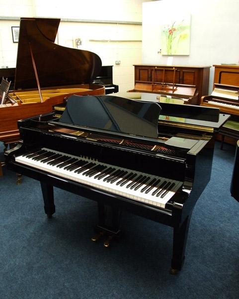 Yamaha G3 grand Piano in Bright black – Gallery image – Roberts Pianos Oxford