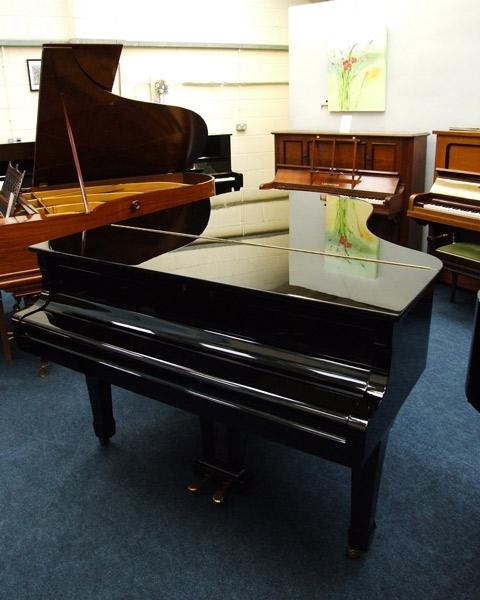 Yamaha G3 grand Piano in Bright black – Gallery image – Roberts Pianos Oxford