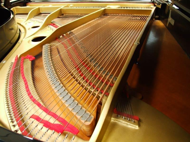 Yamaha G3 grand Piano in Bright black – Gallery image – Roberts Pianos Oxford