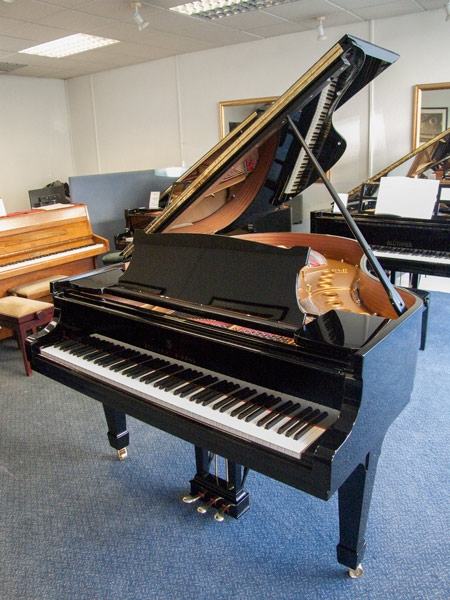 Steinway M Grand Piano – Featured image – Roberts Pianos Oxford