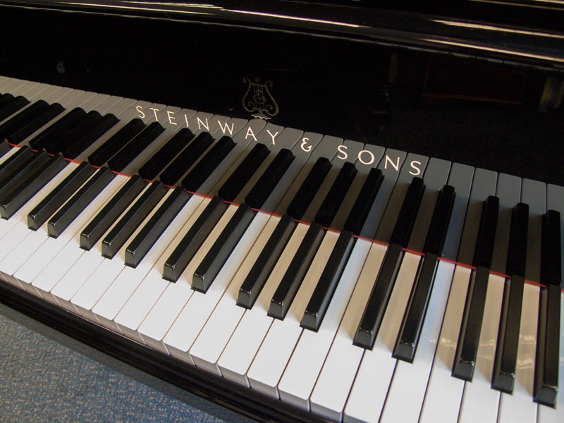 Steinway M