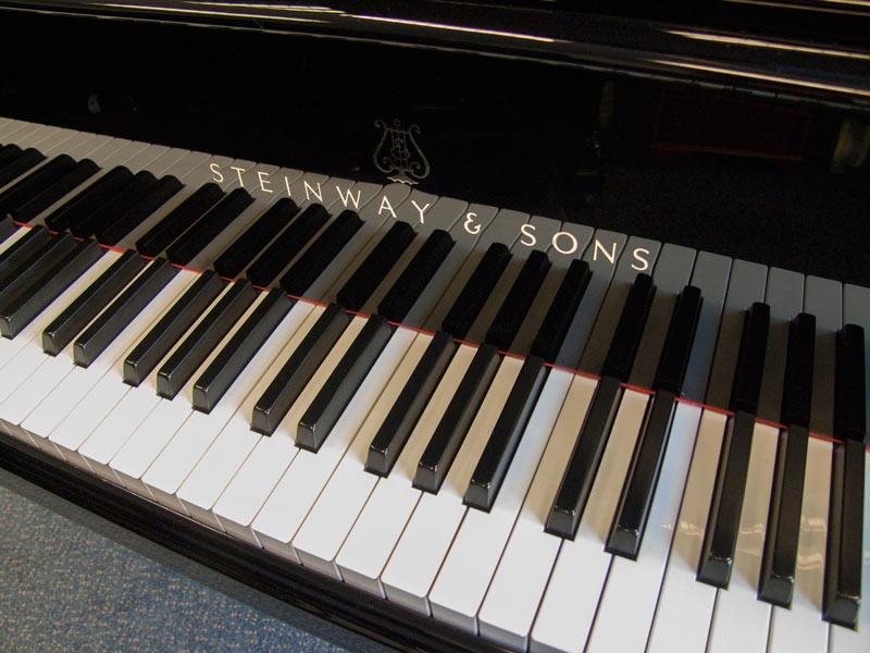 Steinway M Grand Piano – Gallery image – Roberts Pianos Oxford