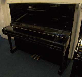 Yamaha U3M upright Piano in bright black – Gallery image – Roberts Pianos Oxford