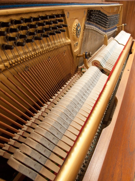Welmar upright Piano in rosewood – Gallery image – Roberts Pianos Oxford