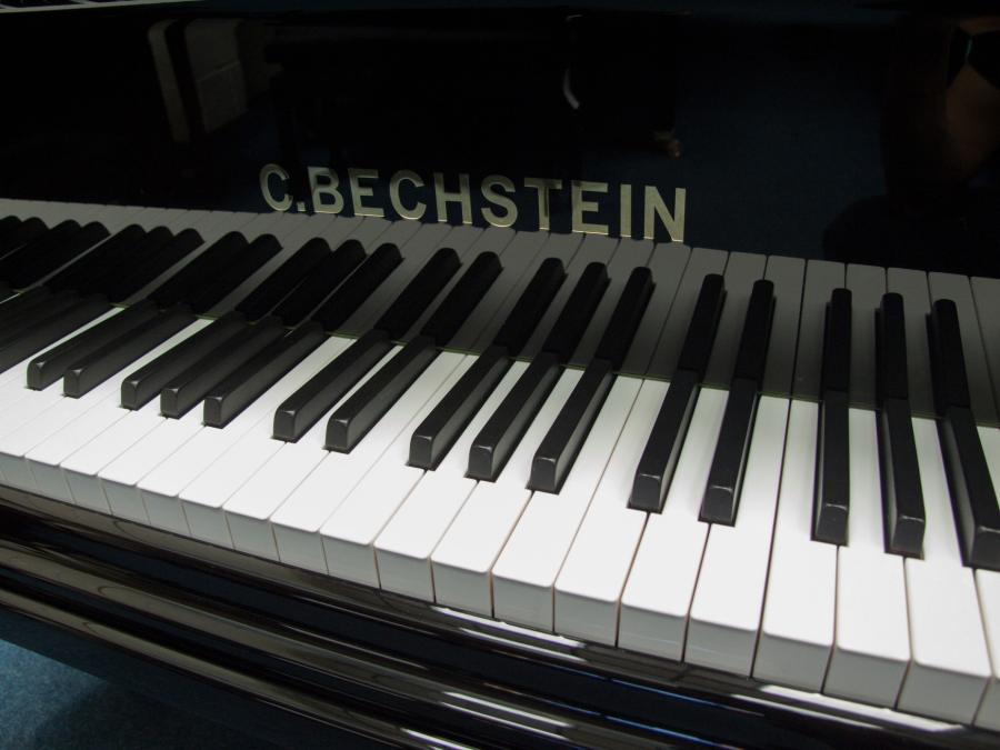 Bechstein model V grand Piano in bright black – Gallery image – Roberts Pianos Oxford