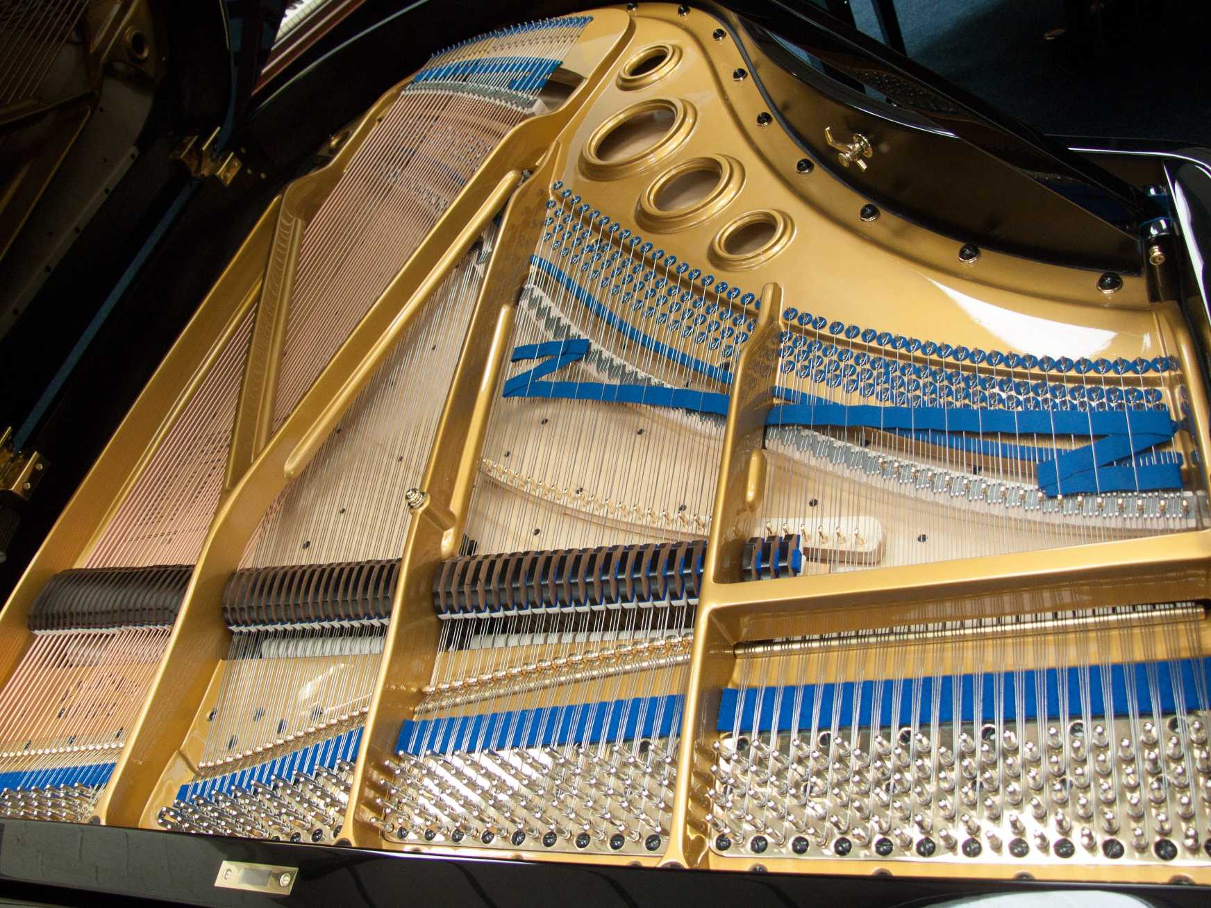 Bluthner Style VI grand Piano in bright black – Gallery image – Roberts Pianos Oxford