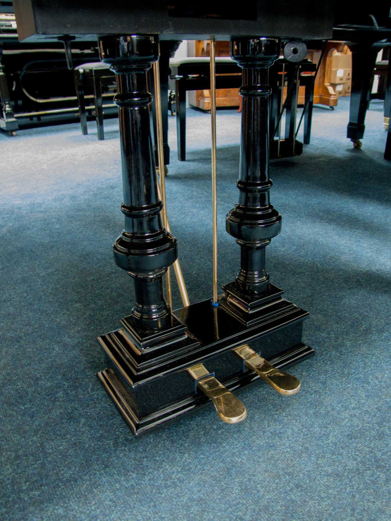 Bluthner Style VI grand Piano in bright black – Gallery image – Roberts Pianos Oxford