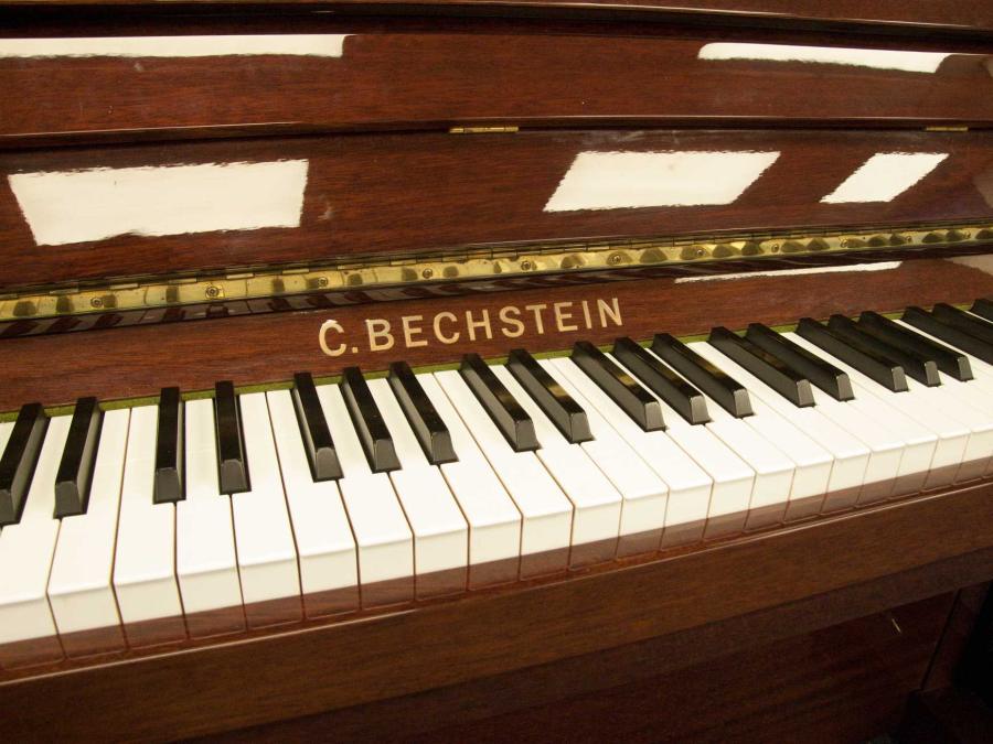 Bechstein 124 Classic upright Piano in Mahogany Polyester – Gallery image – Roberts Pianos Oxford