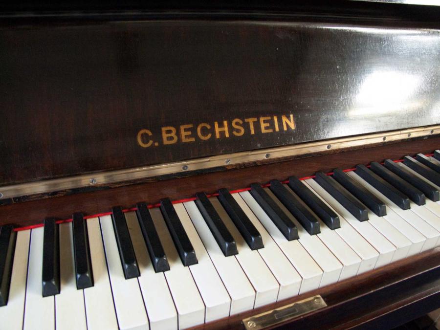 Bechstein 10 upright Piano in dark mahogany – Gallery image – Roberts Pianos Oxford