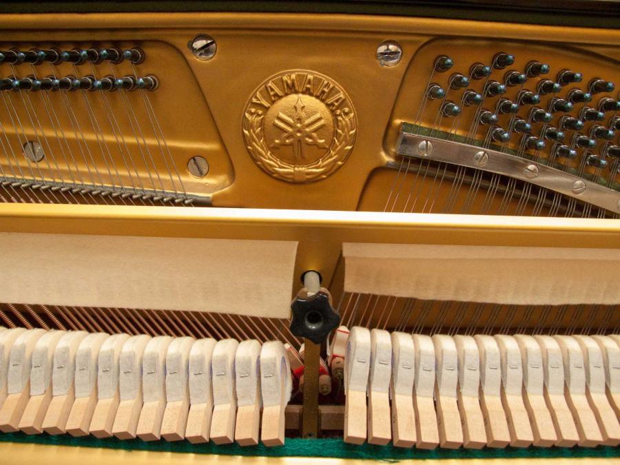 Yamaha U3H upright Piano in black polyester – Gallery image – Roberts Pianos Oxford