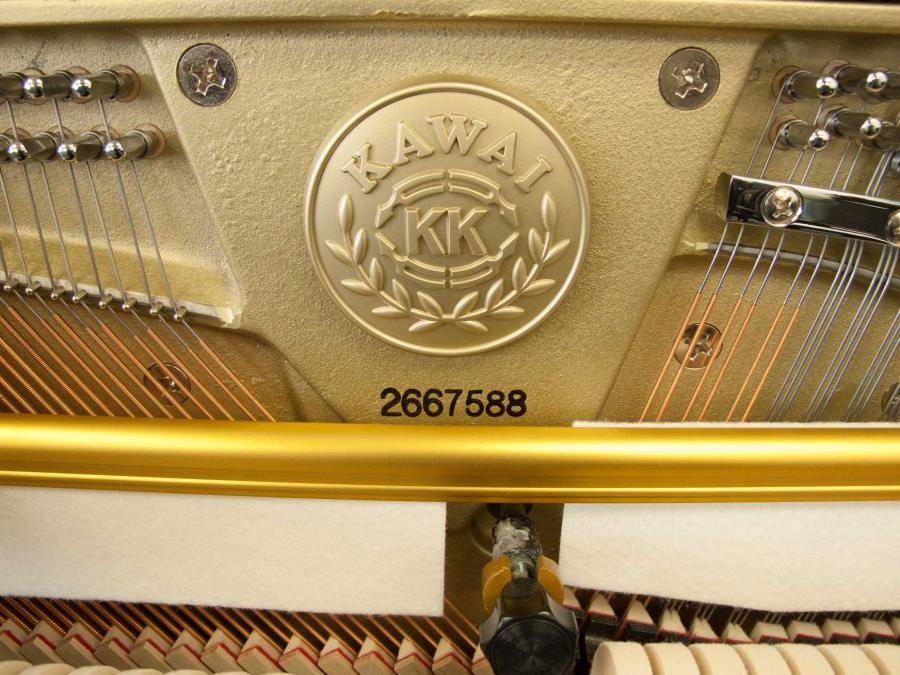 Kawai K500 upright Piano in bright black – Gallery image – Roberts Pianos Oxford