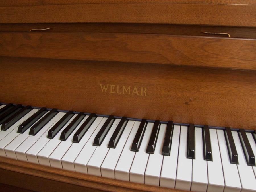 Welmar upright Piano in teak – Gallery image – Roberts Pianos Oxford