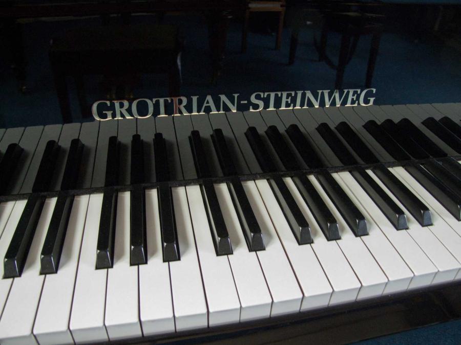 Grotrian Steinweg 189 grand Piano in black polyester – Gallery image – Roberts Pianos Oxford