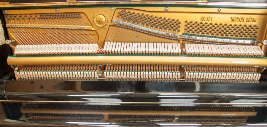 Yamaha U1D upright Piano in black polyester – Gallery image – Roberts Pianos Oxford