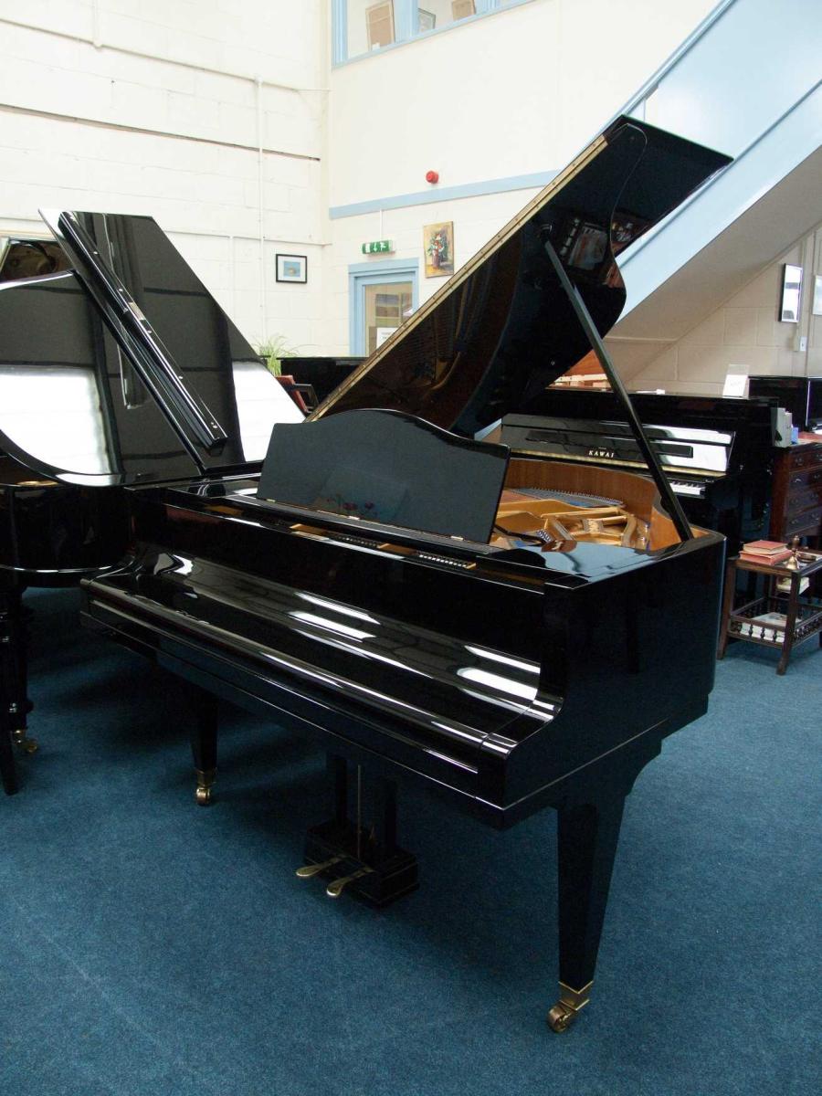 Bluthner style IV grand Piano in bright-black – Gallery image – Roberts Pianos Oxford
