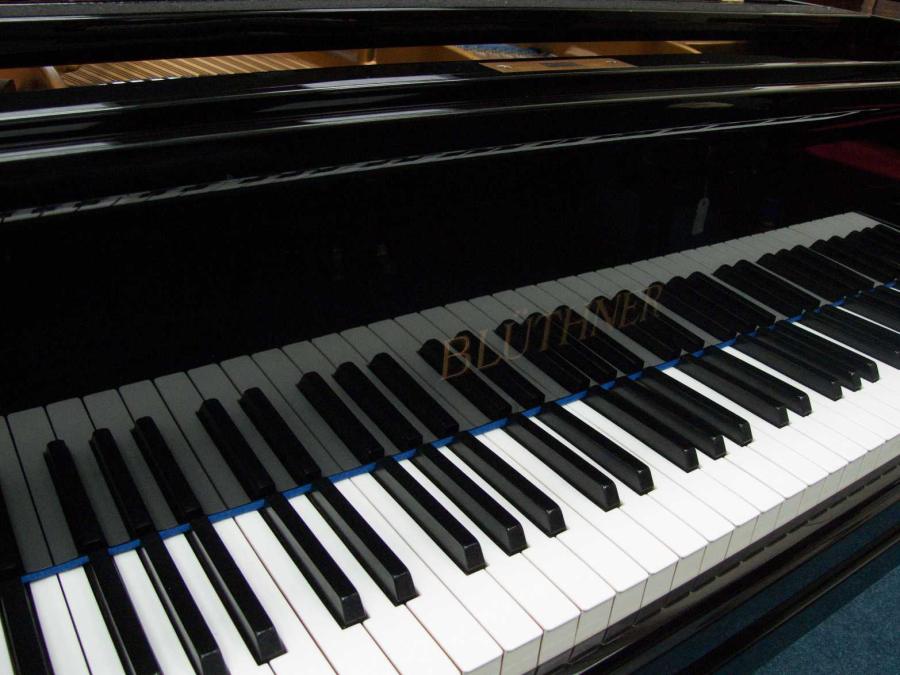 Bluthner style IV grand Piano in bright-black – Gallery image – Roberts Pianos Oxford
