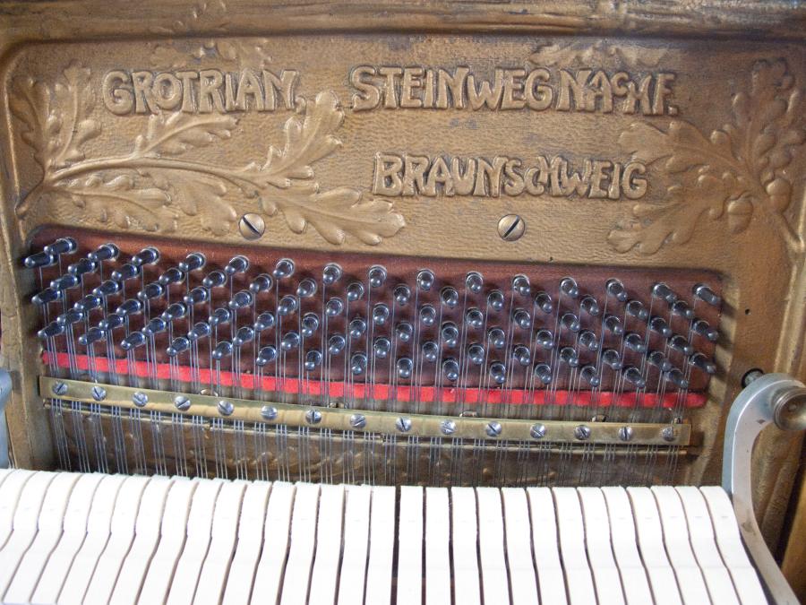 Grotrian Steinweg 128 upright Piano in rosewood – Gallery image – Roberts Pianos Oxford