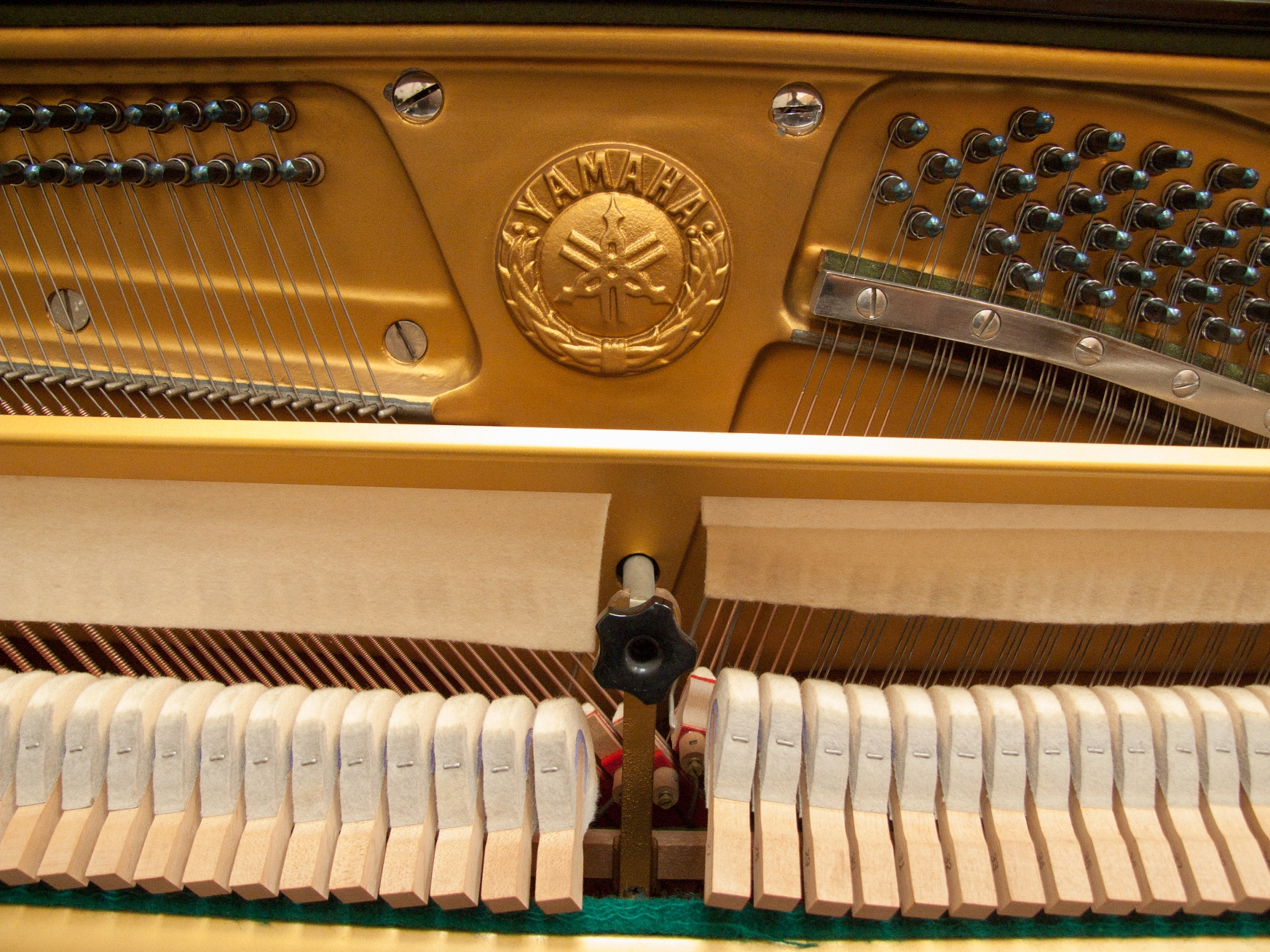 Yamaha U3H upright Piano in bright black – Gallery image – Roberts Pianos Oxford